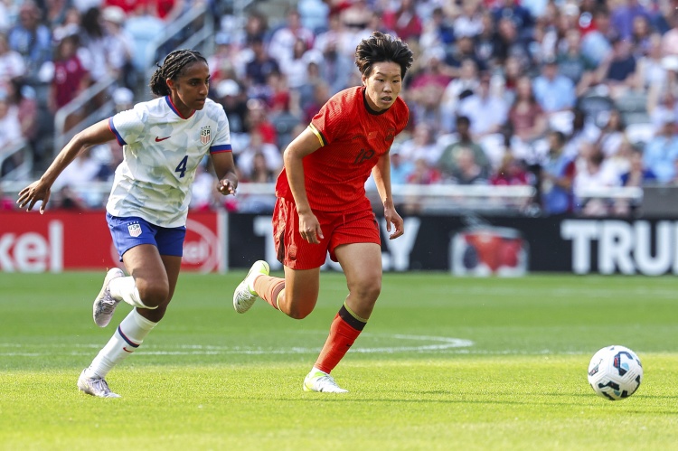 MK体育登录入口-津媒：邵子钦处职业生涯重要上升期，留洋本菲卡目标踢女足欧冠