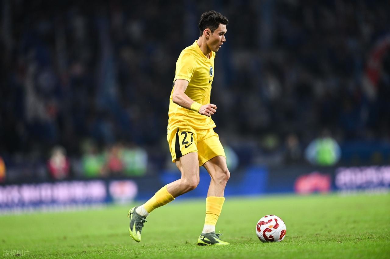 作为前锋不进球，为什么拜合拉木却能够在俱乐部和国家队踢主力？